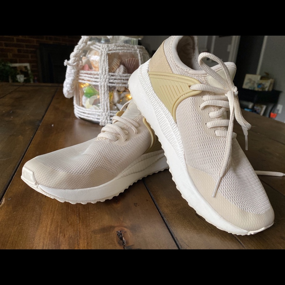 Puma tennis shoes